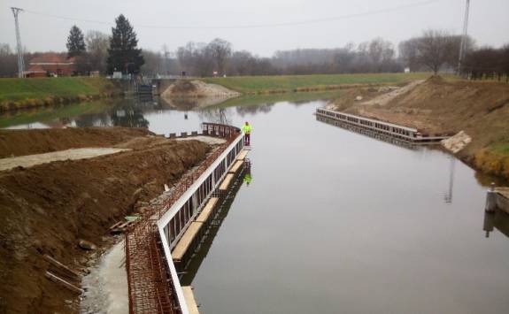 Povodí Moravy zahájilo na Baťově kanálu modernizaci rejd plavebních komor