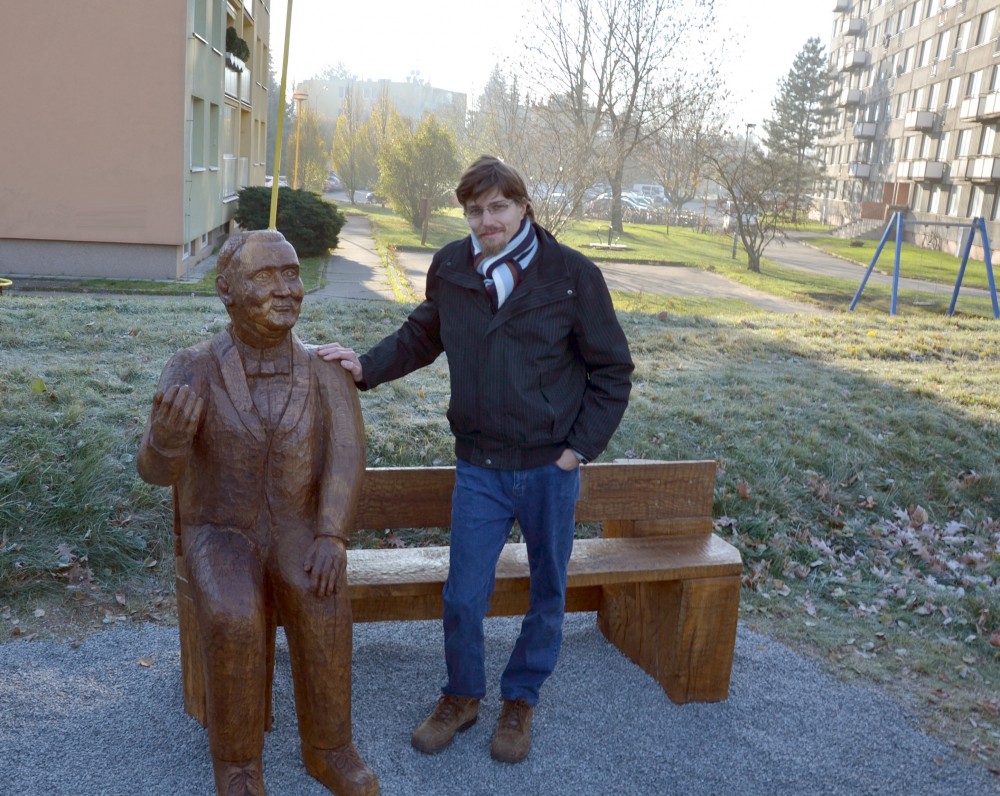 Řezbář Tomáš Měsíček, z jehož dílny dílo pochází