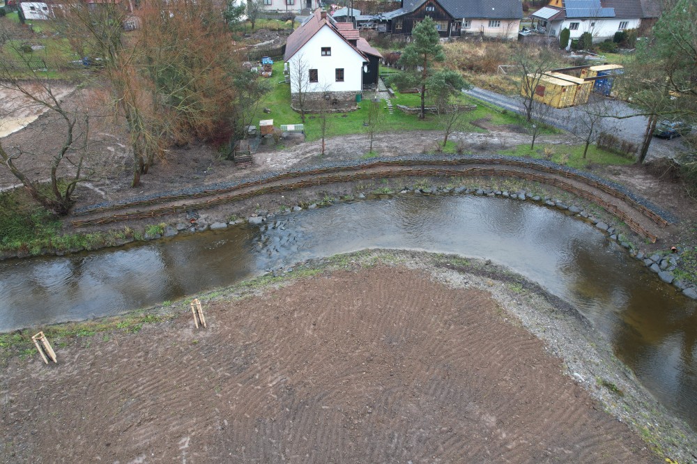 Zápletový plůtek v blízkosti nemovitosti.