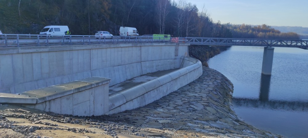 Nový bezpečnostní přeliv má délku přelivné hrany 35,5 m a je kapacitnější