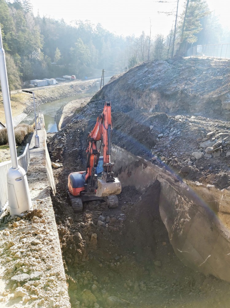 Rozšiřování skluzu od bezpečnostního přelivu