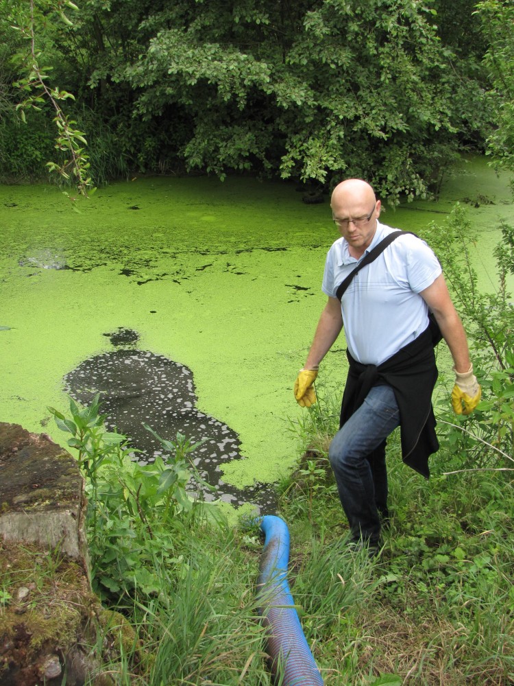 Povodí Moravy obnovuje život v řece Blatě pomocí bakterií