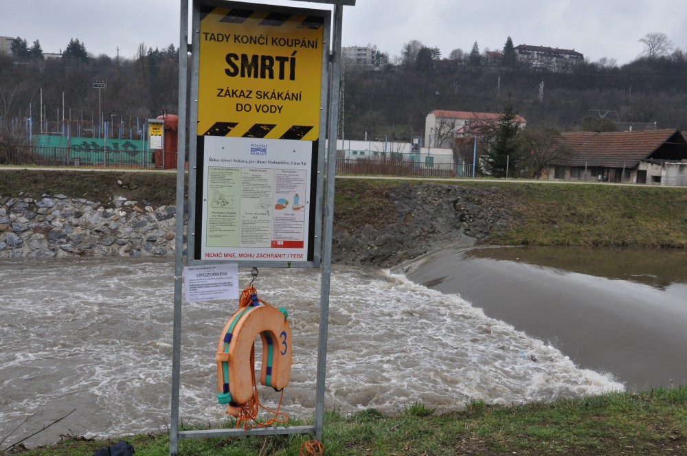 Jez Maloměřice za nebezpečného průtoku